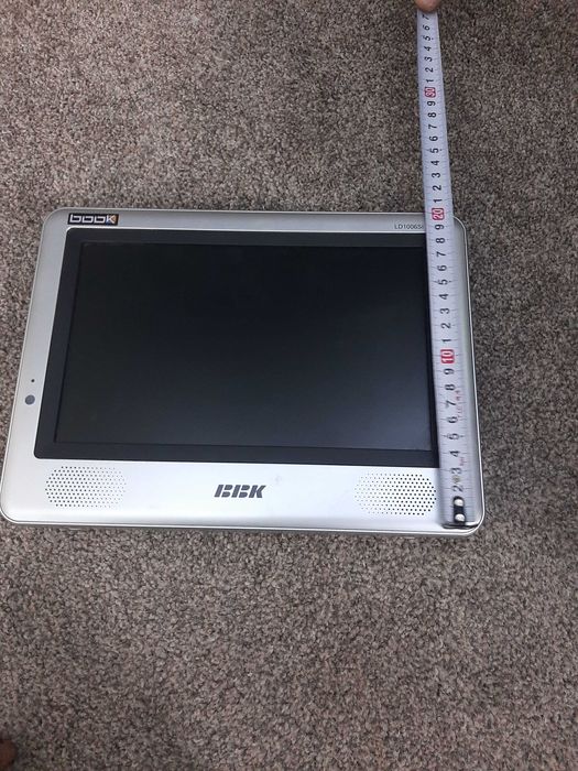 ЖК телевизор со встроенным DVD плеером.