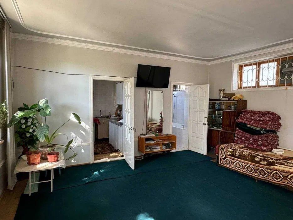 Dacha Sotiladi: 8 Sotix, 2 Qavatli Uy, Sauna va Basseyn