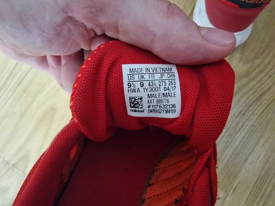 Оригинални червени маратонки Adidas