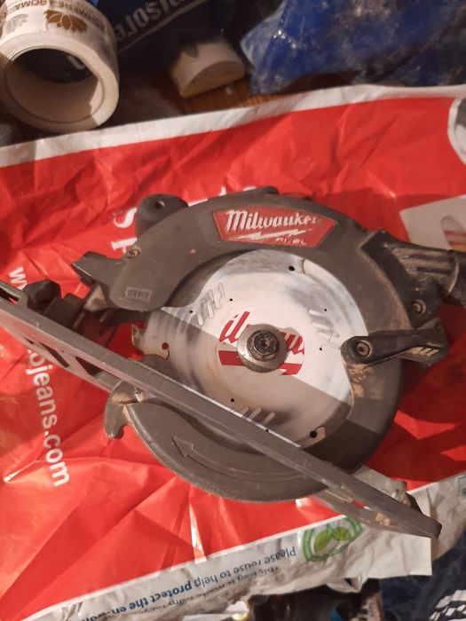 Milwaukee circu ccs55 fuel cu panza