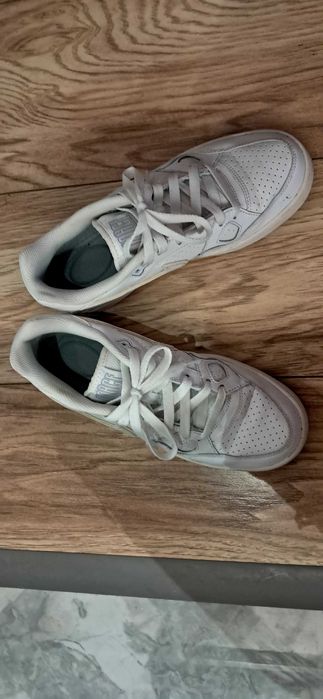 Бели дамски кецове Nike