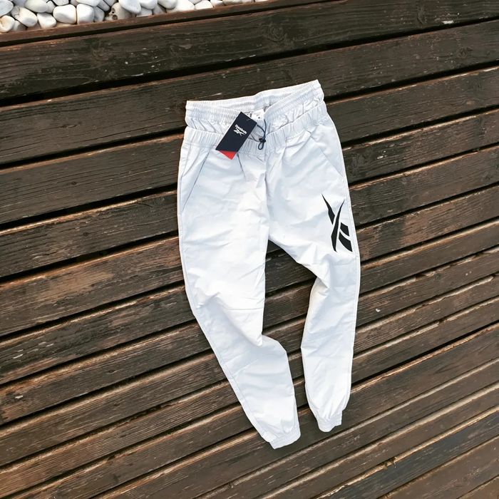 Уникално дамско долнище Reebok размер XL висока талия бял цвят спорт