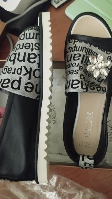 Продам женские босоножки