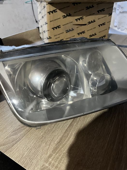 Vând faruri volkswagen Bora