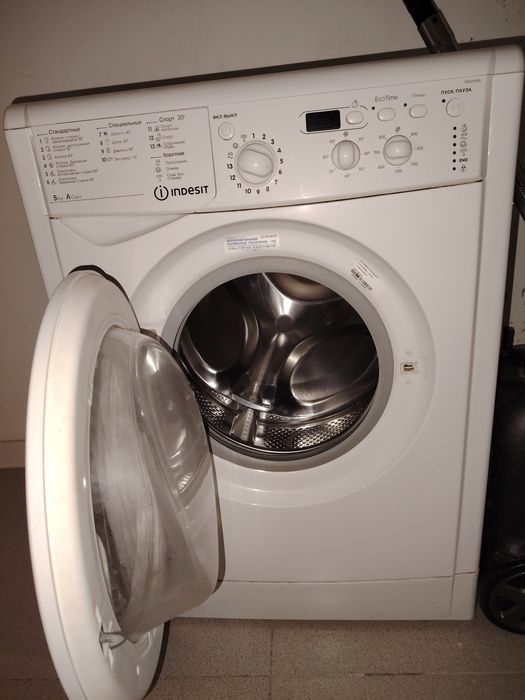 Продаётся дёшево стиралка Indesit