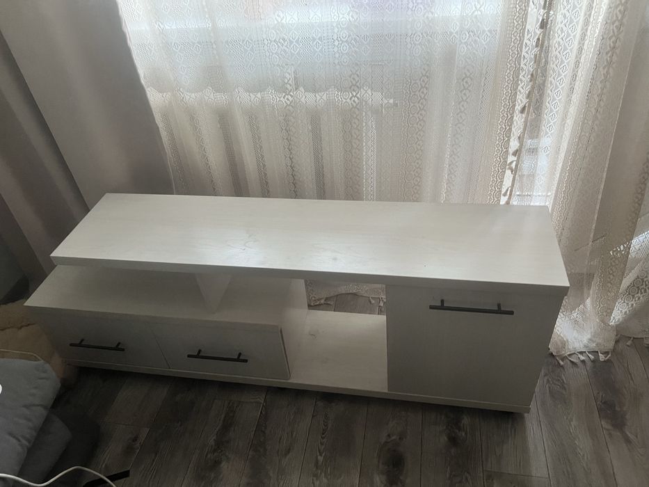 Продам тумбу под телевизор