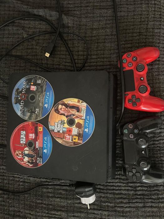 Ps 4 cu 2 manete si 4 jocuri