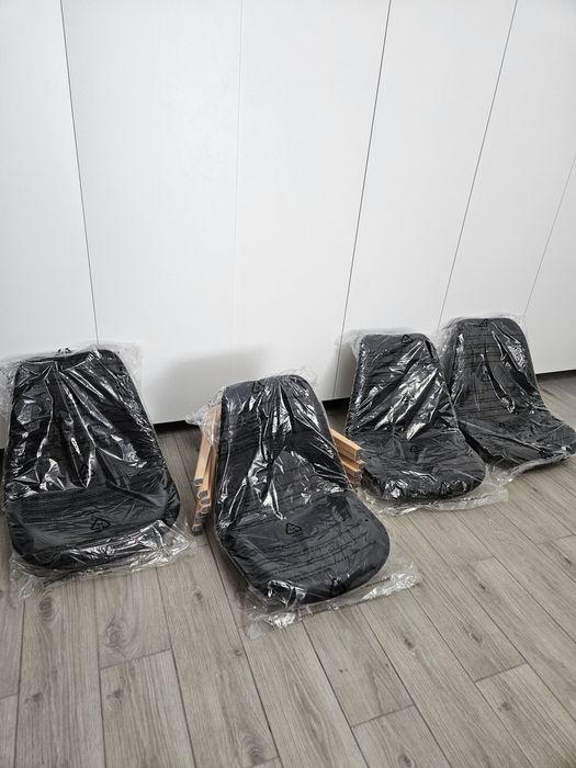 Set 4 scaune bucatarie NOI lemn masiv catifea