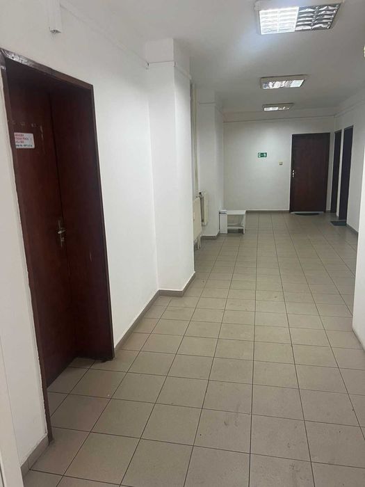 Дава се под наем Офис в Перник, Център - 16 кв.м за 127.5 € - Снимка #3