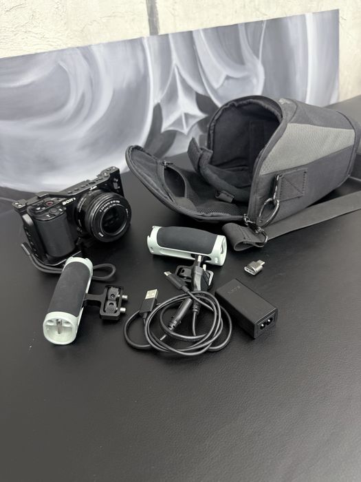 Продам фотокамеру Sony zv-e10