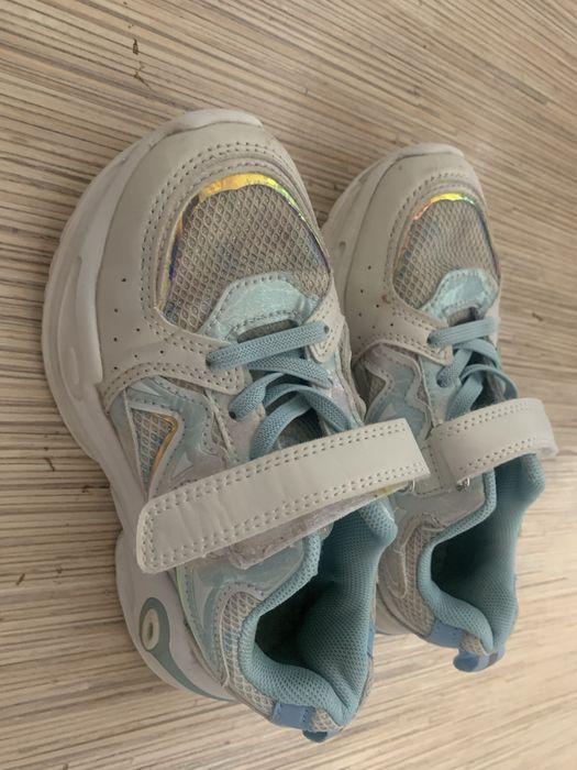 Пакет обуви на девочку 6-8 лет размер 29/30