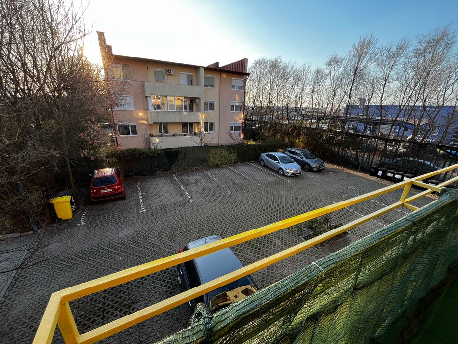De inchiriat - Apartament modern cu 2 camere si loc de parcare