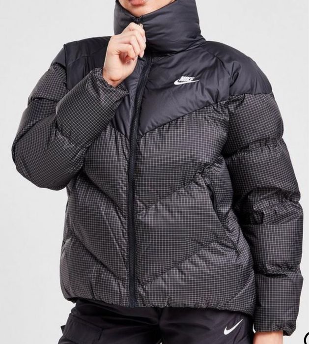 Дамски якета Nike