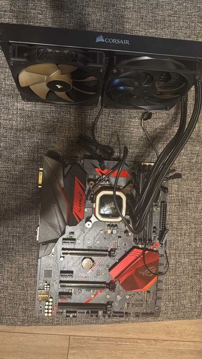 Pachet Intel I7 9700k + Placa baza Asus ROG STRIX Z370-H GAMING + Cooler Corsair H115i PRO