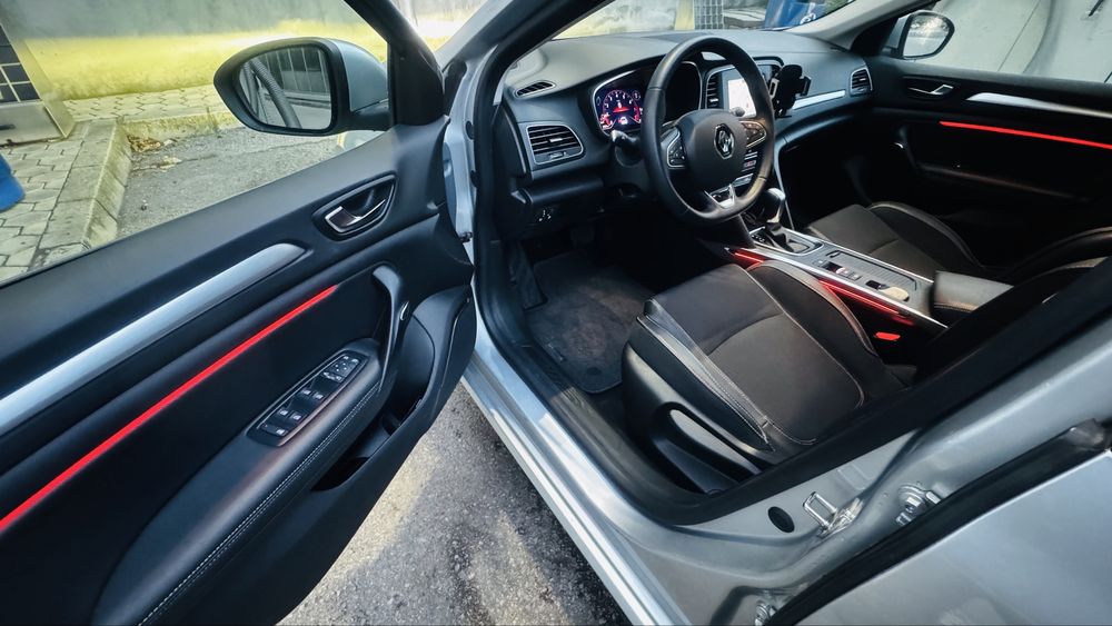 Продавам Рено Меган