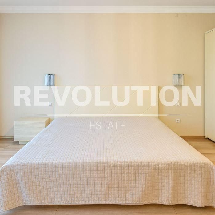 Тристаен апартамент в района на Константин и Елена!