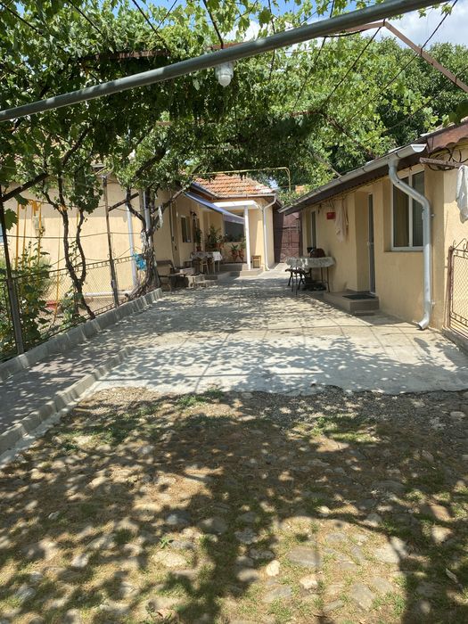 Casă de vânzare    .
