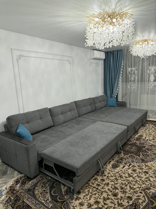 Вместительный большой Диван.