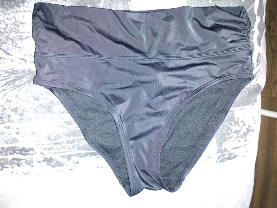 Долнище на бански