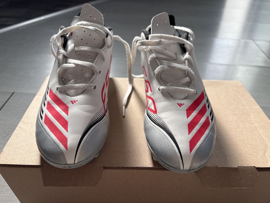 Футболни обувки Adidas F50