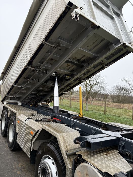 Scania R420. Basculanta 8x4