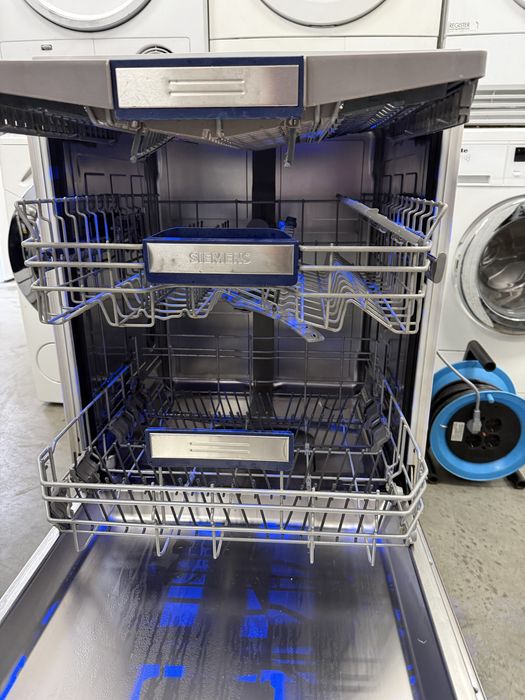 Съдомиялна машина SIEMENS с прожекция на времето