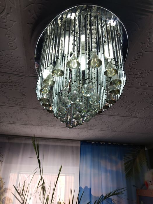 Продам красивую люстру