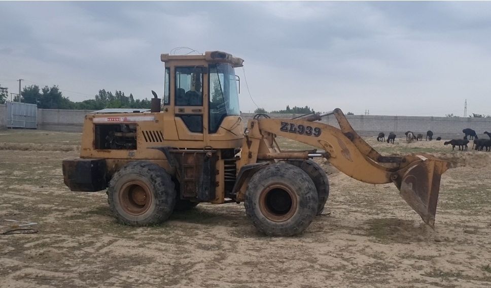 Фронтальный погрузчик ZL 939