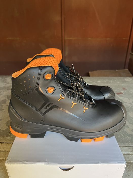 Vand bocanci protectie Uvex marimea 44