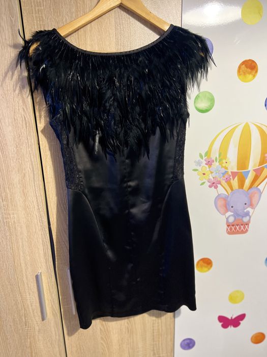 Официална рокля с пера