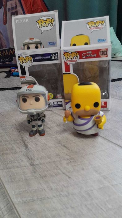 Игрушки базлайтер и симпсон заяц