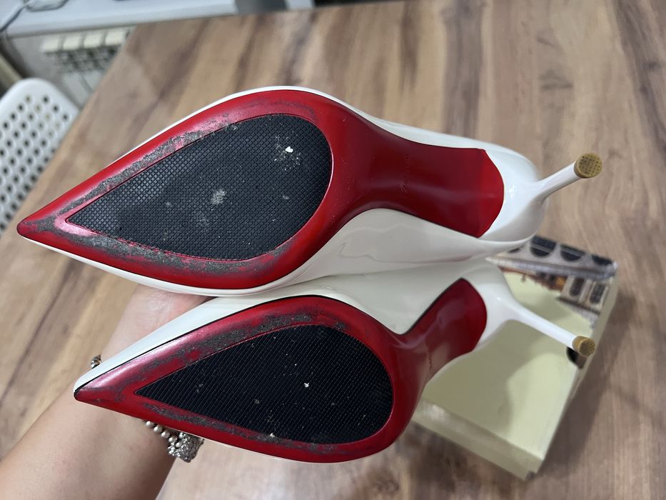 Белые дакированные туфли 38 р