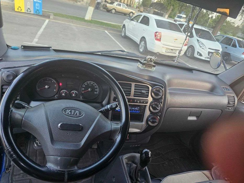 KIA BONGO Sotiladi