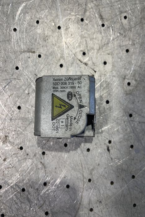 Soclu far 5DD 008 319-50 5DD 008 319-50 5DD 008 319-50 BMW Seria 5 E6