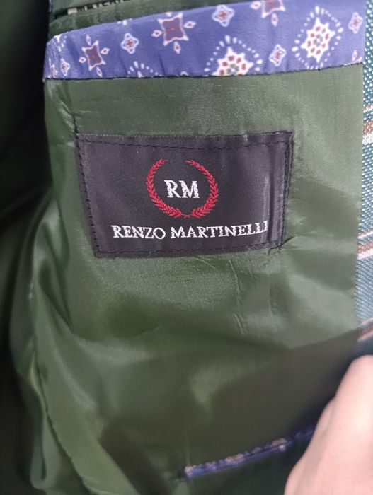 Vând costum Renzo Martinelli