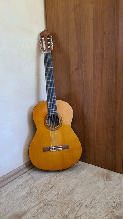 Продам гитару YMAHA