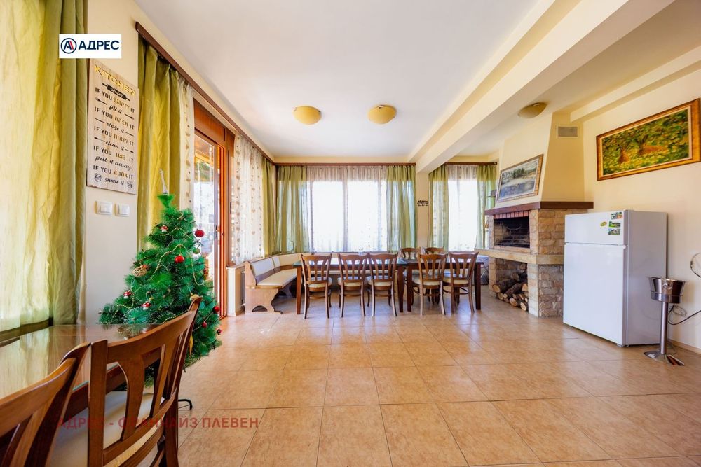 Къща в Ловеч, област-с.Гумощник площ 315 цена 409500