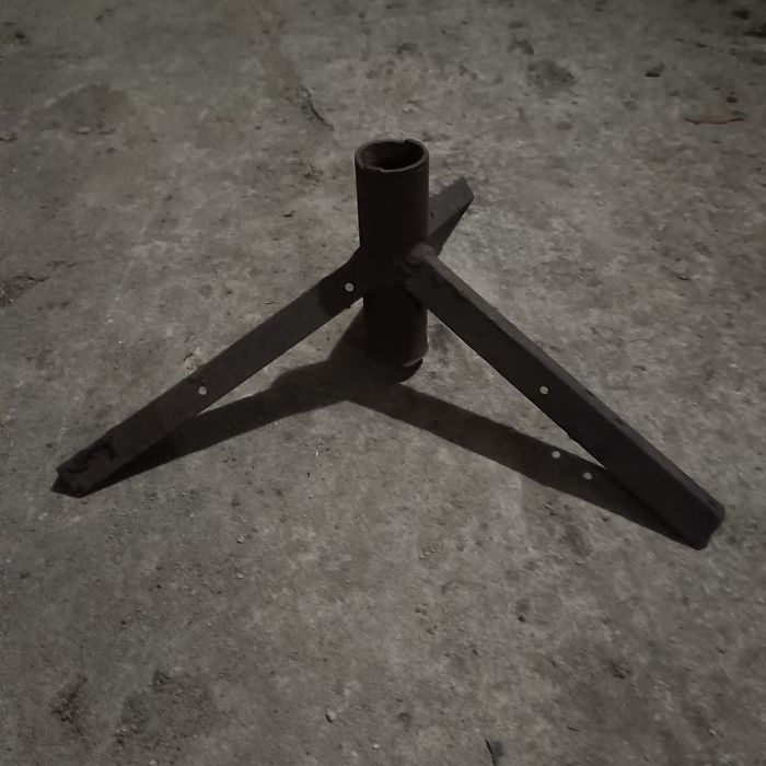 Подставка тренога  под ёлку