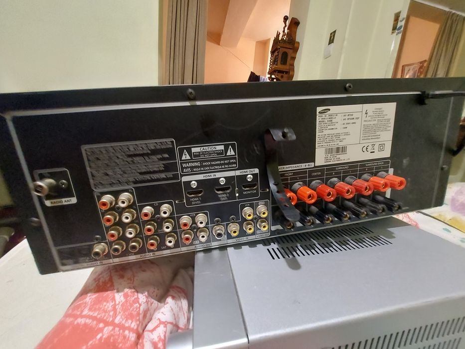 Два броя усилватели