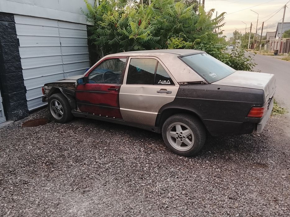 Mercedes Benz 190E 23