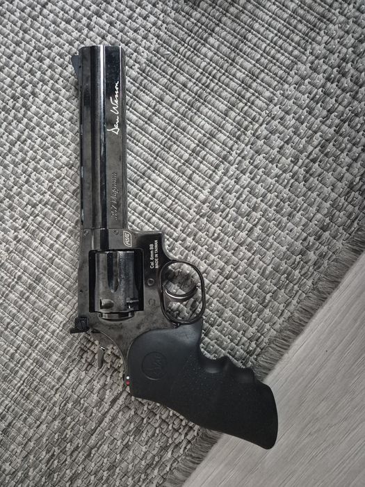 De vânzare pistol airsoft Dan Wesson 6 inch