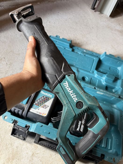 Makita DJR186 саблен трион