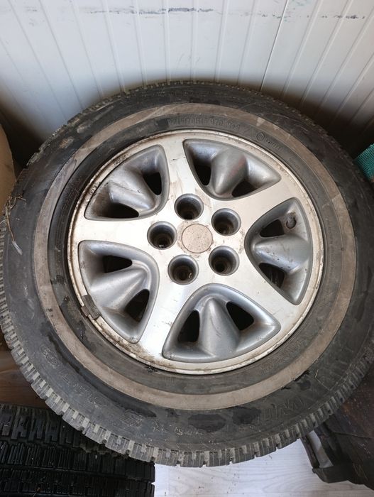 Зимни гуми за  джип или ван  с джанти 4бр- 215/70/15 Goodrich WinterSl