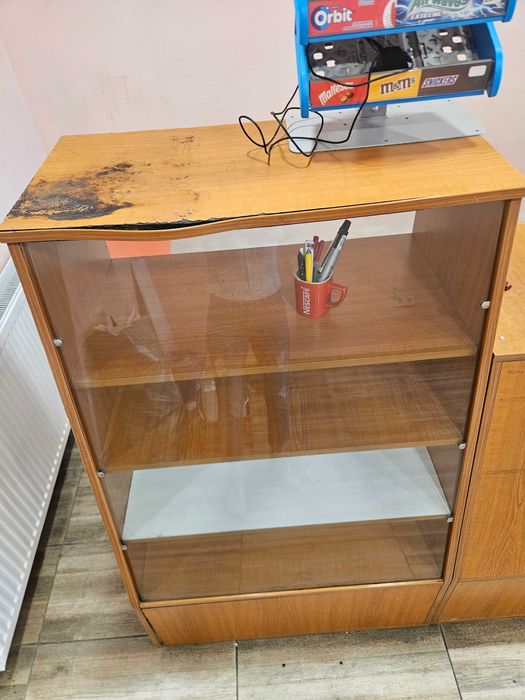 Mobilier ,vitrina magazin