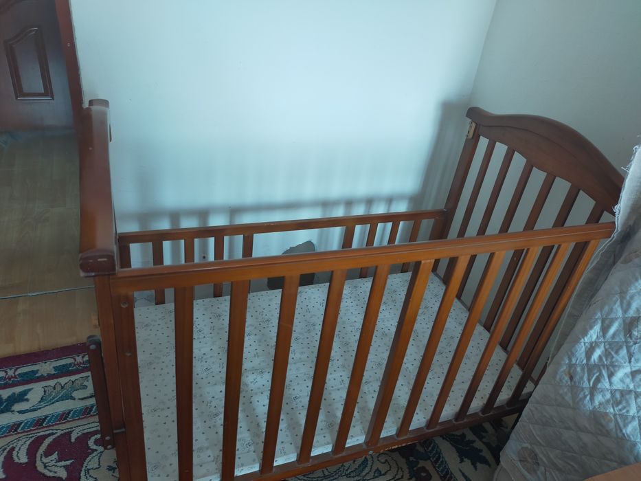 Продаю детскую кроватку