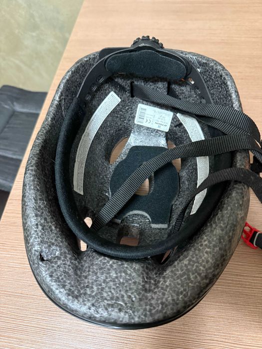 Vand doua casti copii 52-56 cm putin folosite, albastru si verde