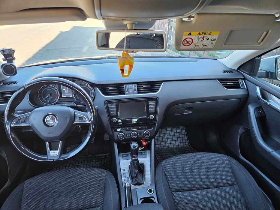 Skoda Octavia Scout 20164X4 DSG 2.0 Tdi 184 CP Euro 6 Lumini de zi DRL LED