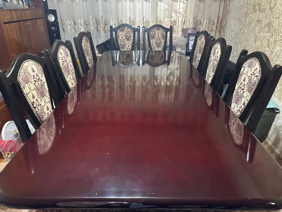 Стол со стульями