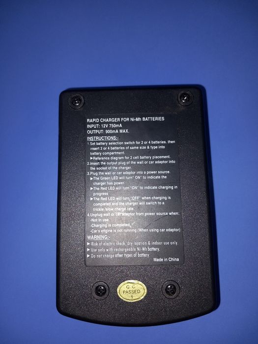 Зарядно за батерии АА и ААА