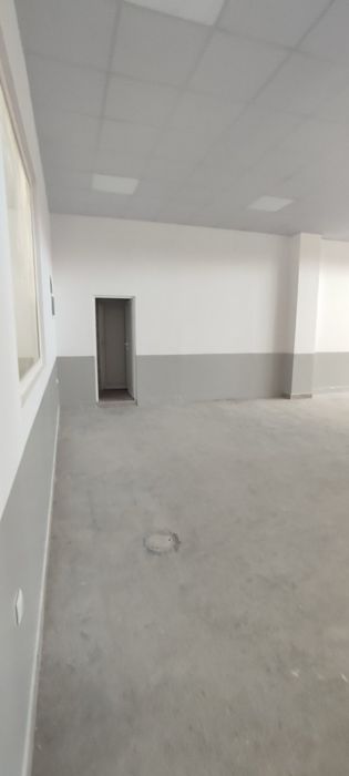 Склад с рампа под наем-след ремонт, с офис.